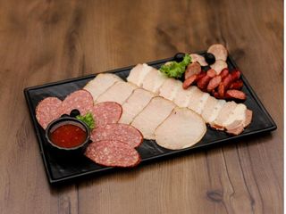 Мясна тарілка 260г