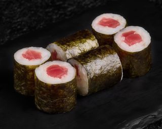 Рол з тунцем (95г)