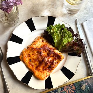 Lasaña con Ensalada