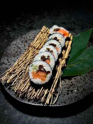 Futomaki łosoś z awokado 6 szt