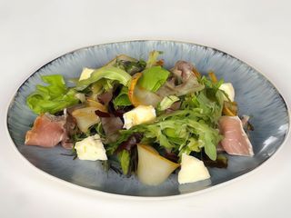 САЛАТ З ПАРМОЮ ТА СИРОМ БРІ (190g)