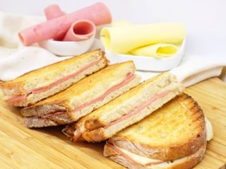 Tosta Queijo e Tomate