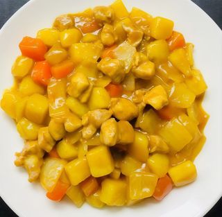 Pollo Con Patata En Salsa De Curry