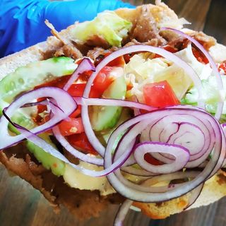 Kebab w bułce mieszany mega