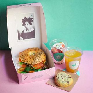 Brunch De Buenos Dias De Bagel De Salmón Ahumado