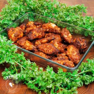 5 Ali di pollo in salsa BBQ + patata grande + Coca-Cola lattina 33 cl