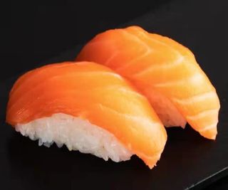 35. Nigiri De Salmón (3 Uds.)