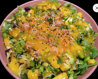 Poke De Mango Y Salmón