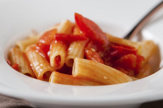 Maccheroncini con salsa mediterranea