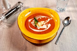 Supă cremă de roșii cu crutoane