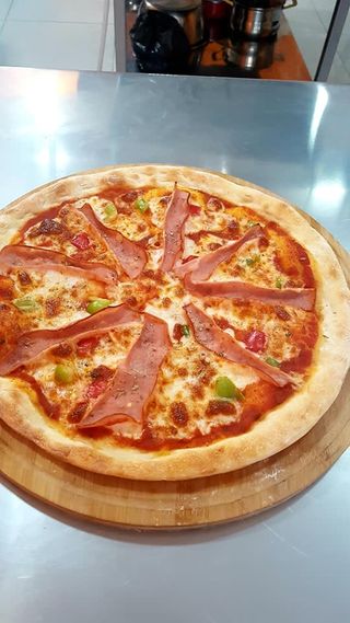 პიცა ლორით 8 ნაჭერი