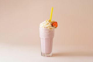 Молочный коктейль "Клубнично-банановый" (350 мл.)