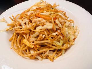 A81. Spaghetti pollo e verdure*