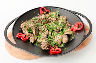 Ficăței la tigaie cu sos de vin și usturoi