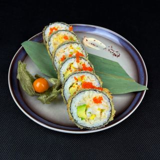 T4 Futomaki pikantna sałatka z małży św. Jakuba