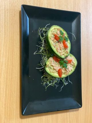 Авокадо с риба тон и зелена чушка (300г)