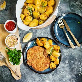 Schabowy Z Ziemniakami I Mizerią