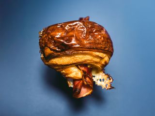 Croissant De Jamón Y Queso