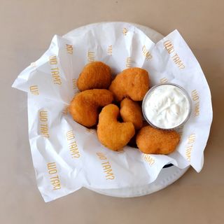 Нагетси з сметанно-часниковим соусом (190г)