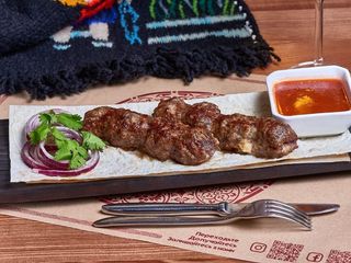 Люля-кебаб з добірної баранини та сиром дорблю (200/50/30g)