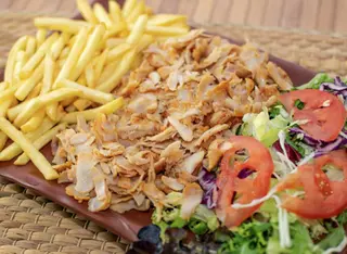 Plato Combinado(pollo, ternera/ Ensalada/patatas+ Latas