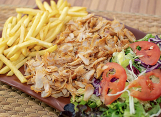 Plato Combinado(pollo, ternera/ Ensalada/patatas+ Latas