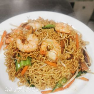 Tallarín especial con gambas a la plancha