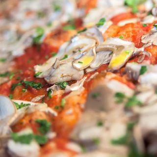 Funghi, rossa e piccante - 1/4 teglia