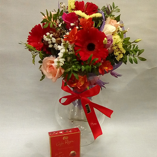 Ramo de flores de colores primaverales