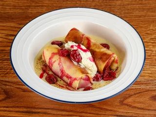 Млинці з вишнями і кремом Пломбір (270g)