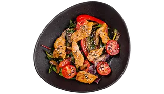 Salata calda cu carne de pui