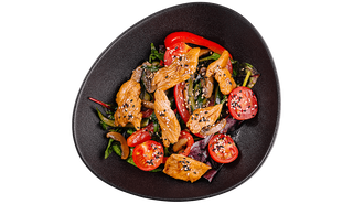 Salata calda cu carne de pui