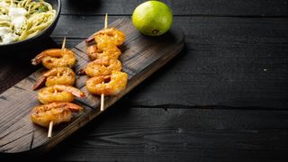 ვეფხვისებრი კრევეტი გრილზე 4ც (სოუსით)