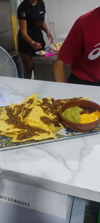 Fuente de Nachos con cheddar y pulled pork 