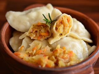 Pierogi z kapustą i borowikami - 10 szt. (na gorąco)