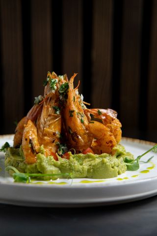 Креветки з гуакомоле та гремолатой
