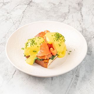 Бенедикт с лососем