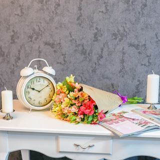 Buchet din 9 alstromerii în hârtie naturală