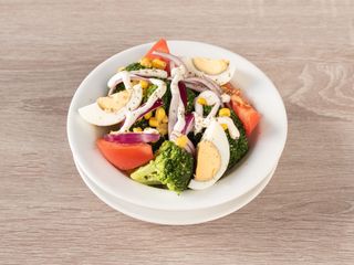 Sałatka Broccoli z dipem czosnkowym