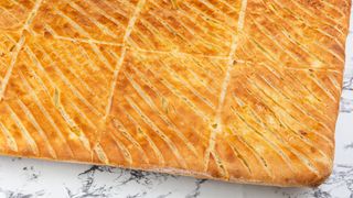 ნახევრად ფენოვანი ხაჭაპური