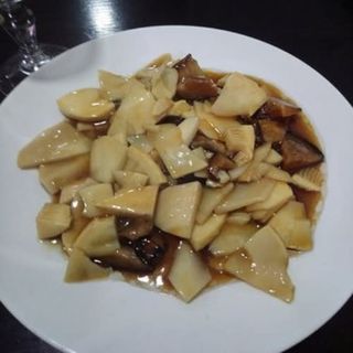 Bambú y setas chinas salteadas