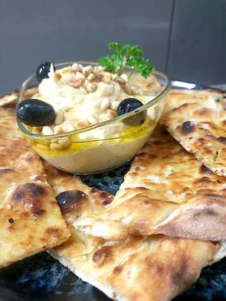 Hummus (cu focaccia)