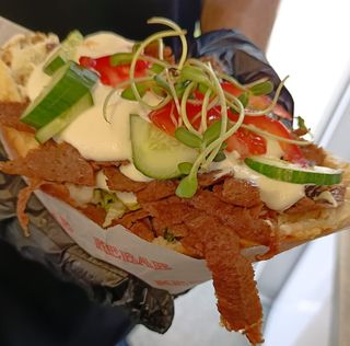 Kebab w bułce tureckiej