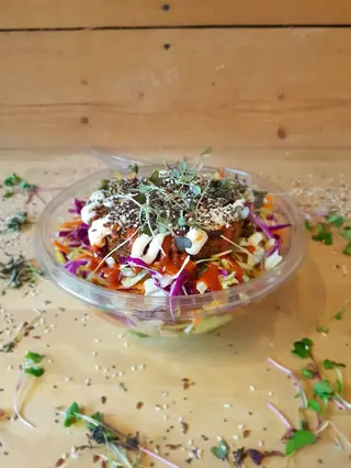 Burger na salati