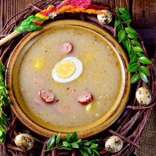 Żurek z kiełbasą i ziemniakami