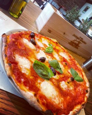 Margherita pizza