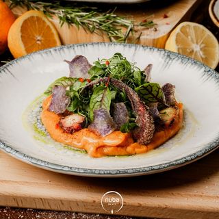 Caracatita cu piure de cartofi dulci