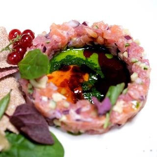 tartar de somon si ton cu avocado