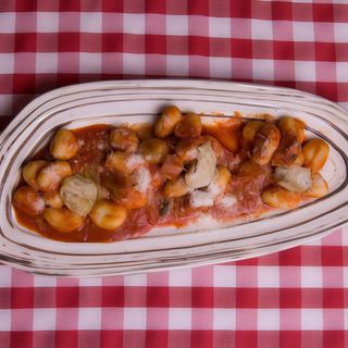 Gnocchi con Tomate, Ragú de Salsiccia y Setas
