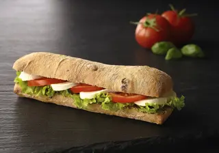Tomate y mozzarella pesto